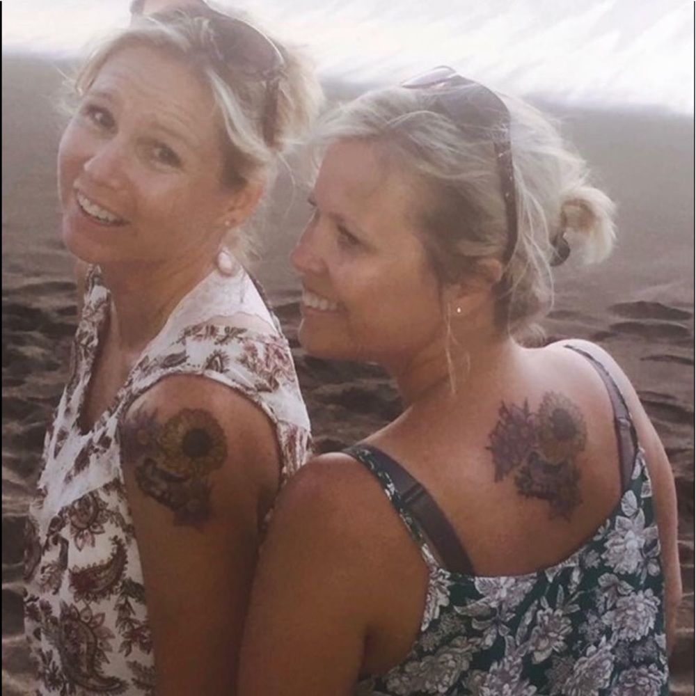 Meet your Poshers, Jennifer & Michelle